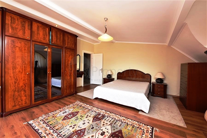 دوبلكس واسعة - 5 غرف وصالة - مفروشة - في موقع مميز - اوبا / الانيا 