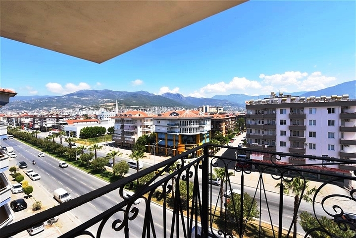 دوبلكس واسعة - 5 غرف وصالة - مفروشة - في موقع مميز - اوبا / الانيا 