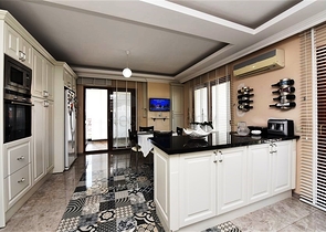 دوبلكس واسعة - 5 غرف وصالة - مفروشة - في موقع مميز - اوبا / الانيا 