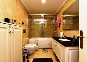 دوبلكس واسعة - 5 غرف وصالة - مفروشة - في موقع مميز - اوبا / الانيا 