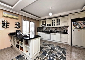 دوبلكس واسعة - 5 غرف وصالة - مفروشة - في موقع مميز - اوبا / الانيا 