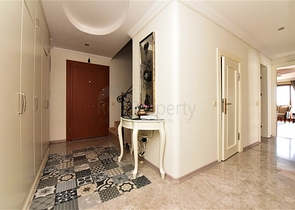 دوبلكس واسعة - 5 غرف وصالة - مفروشة - في موقع مميز - اوبا / الانيا 