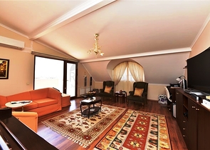 دوبلكس واسعة - 5 غرف وصالة - مفروشة - في موقع مميز - اوبا / الانيا 