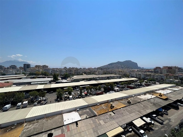 اطلالة بحر وقلعة  - دوبلكس غرفتين وصالة مفروشة -ضمن مجمع بخدمات فندقية - في مركز الانيا 