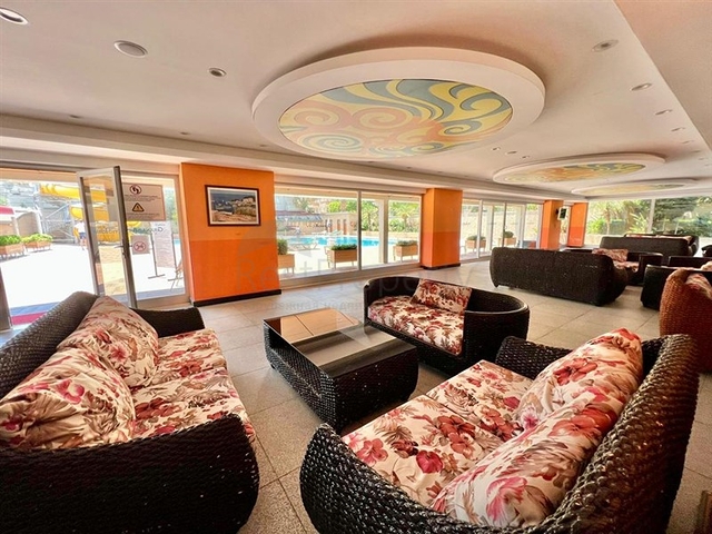 اطلالة بحر وقلعة  - دوبلكس غرفتين وصالة مفروشة -ضمن مجمع بخدمات فندقية - في مركز الانيا 