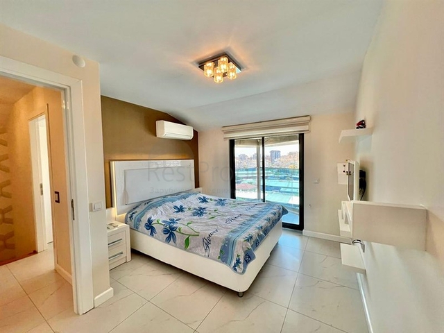 اطلالة بحر وقلعة  - دوبلكس غرفتين وصالة مفروشة -ضمن مجمع بخدمات فندقية - في مركز الانيا 