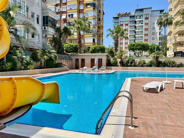 اطلالة بحر وقلعة  - دوبلكس غرفتين وصالة مفروشة -ضمن مجمع بخدمات فندقية - في مركز الانيا 