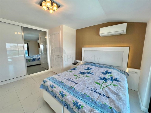 اطلالة بحر وقلعة  - دوبلكس غرفتين وصالة مفروشة -ضمن مجمع بخدمات فندقية - في مركز الانيا 