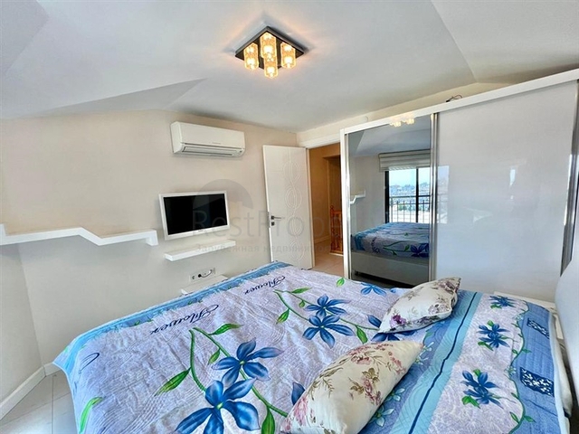 اطلالة بحر وقلعة  - دوبلكس غرفتين وصالة مفروشة -ضمن مجمع بخدمات فندقية - في مركز الانيا 