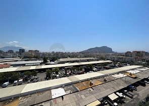 اطلالة بحر وقلعة  - دوبلكس غرفتين وصالة مفروشة -ضمن مجمع بخدمات فندقية - في مركز الانيا 