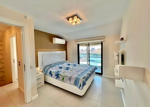 اطلالة بحر وقلعة  - دوبلكس غرفتين وصالة مفروشة -ضمن مجمع بخدمات فندقية - في مركز الانيا 