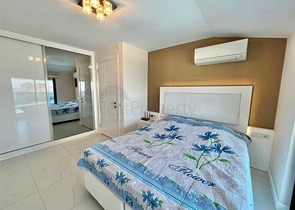 اطلالة بحر وقلعة  - دوبلكس غرفتين وصالة مفروشة -ضمن مجمع بخدمات فندقية - في مركز الانيا 