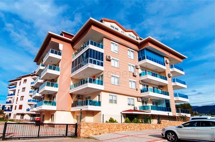 شقة غرفة وصالة - ضمن مجمع سكني - في منطقة كاستل الراقية / الانيا 