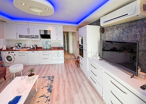 شقة غرفة وصالة - ضمن مجمع سكني - في منطقة كاستل الراقية / الانيا 