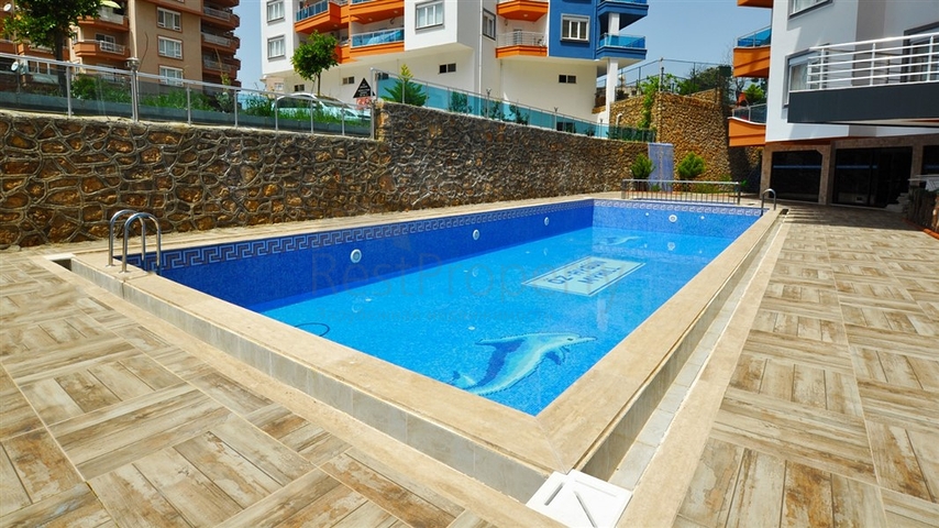 موقع مركزي - شقة غرفة وصالة مفروشة - ضمن مجمع سكني - في توسمور / الانيا 