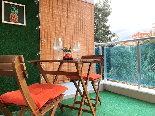 موقع مركزي - شقة غرفة وصالة مفروشة - ضمن مجمع سكني - في توسمور / الانيا 