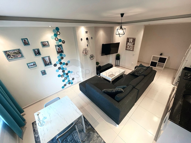 موقع مركزي - شقة غرفة وصالة مفروشة - ضمن مجمع سكني - في توسمور / الانيا 