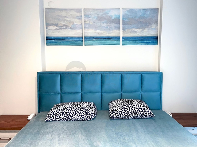 موقع مركزي - شقة غرفة وصالة مفروشة - ضمن مجمع سكني - في توسمور / الانيا 