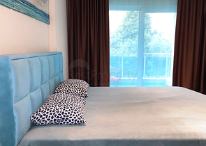 موقع مركزي - شقة غرفة وصالة مفروشة - ضمن مجمع سكني - في توسمور / الانيا 