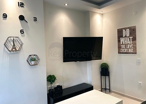 موقع مركزي - شقة غرفة وصالة مفروشة - ضمن مجمع سكني - في توسمور / الانيا 