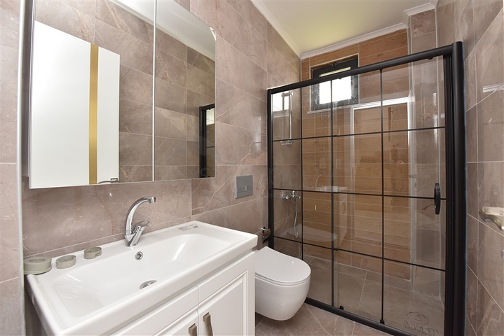 اطلالة بحر - دوبلكس غرفتين وصالة - مجمع جديد في كاستل / الانيا 