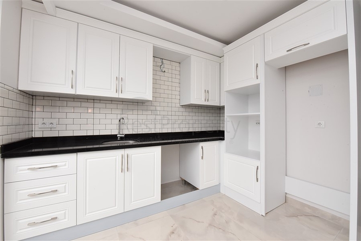 اطلالة بحر - دوبلكس غرفتين وصالة - مجمع جديد في كاستل / الانيا 