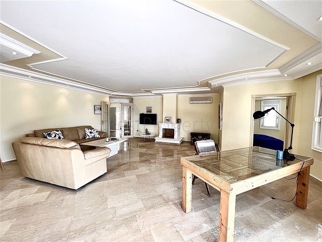 فيلا مستقلة - 3 غرف وصالة - مسبح مستقل - في كارجيجاك / الانيا 