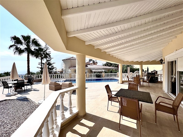 فيلا مستقلة - 3 غرف وصالة - مسبح مستقل - في كارجيجاك / الانيا 