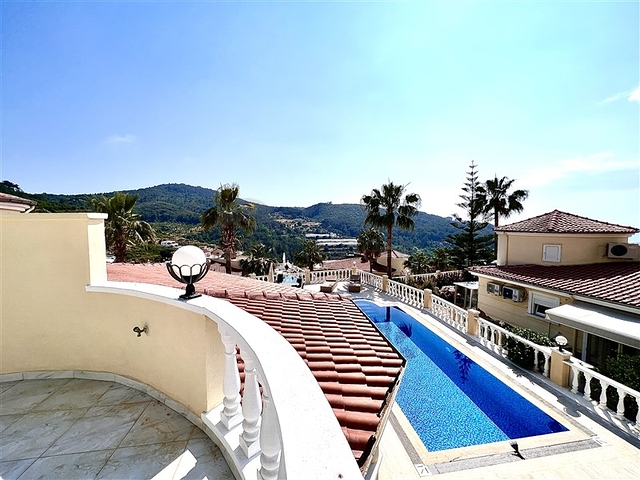 فيلا مستقلة - 3 غرف وصالة - مسبح مستقل - في كارجيجاك / الانيا 