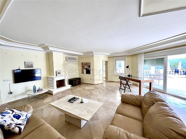 فيلا مستقلة - 3 غرف وصالة - مسبح مستقل - في كارجيجاك / الانيا 