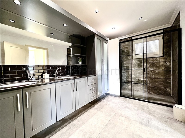 فيلا مستقلة - 3 غرف وصالة - مسبح مستقل - في كارجيجاك / الانيا 