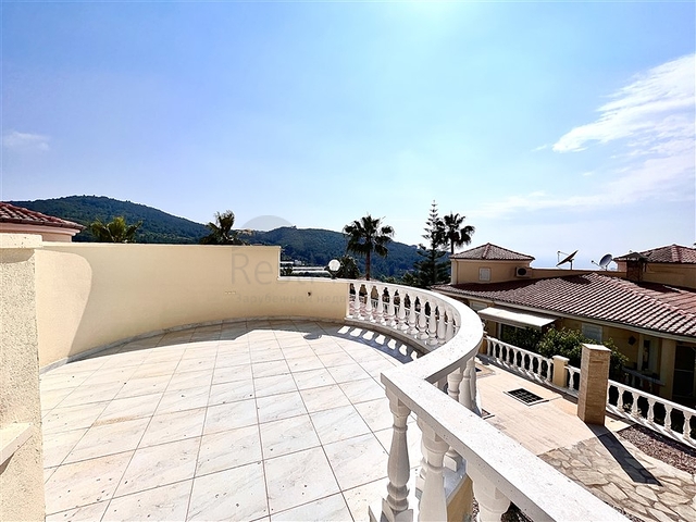 فيلا مستقلة - 3 غرف وصالة - مسبح مستقل - في كارجيجاك / الانيا 