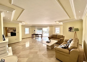 فيلا مستقلة - 3 غرف وصالة - مسبح مستقل - في كارجيجاك / الانيا 