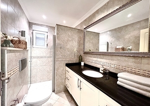 فيلا مستقلة - 3 غرف وصالة - مسبح مستقل - في كارجيجاك / الانيا 