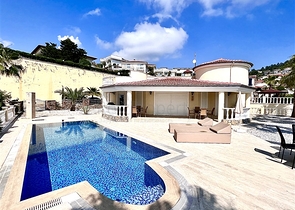 فيلا مستقلة - 3 غرف وصالة - مسبح مستقل - في كارجيجاك / الانيا 