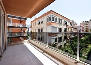 شقق للبيع في مركز الانيا - غرفة وصالة مفروشة - قريبة من شاطئ كليوباترا 