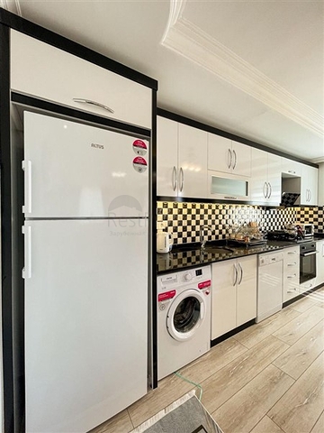 شقة واسعة غرفتين وصالة مفروشة - ضمن مجمع سكني في محمودلار/ الانيا 