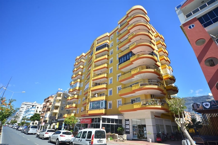 شقة واسعة غرفتين وصالة مفروشة - ضمن مجمع سكني في محمودلار/ الانيا 