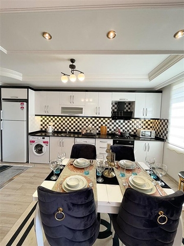 شقة واسعة غرفتين وصالة مفروشة - ضمن مجمع سكني في محمودلار/ الانيا 