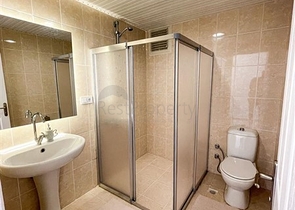 شقة واسعة غرفتين وصالة مفروشة - ضمن مجمع سكني في محمودلار/ الانيا 