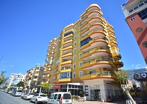 شقة واسعة غرفتين وصالة مفروشة - ضمن مجمع سكني في محمودلار/ الانيا 