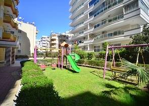 شقة واسعة غرفتين وصالة مفروشة - ضمن مجمع سكني في محمودلار/ الانيا 