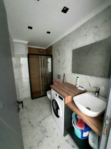 شقة جديدة  - غرفة وصالة مفروشة -ضمن مجمع - في محمودلار / الانيا 