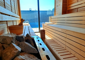 شقة جديدة  - غرفة وصالة مفروشة -ضمن مجمع - في محمودلار / الانيا 