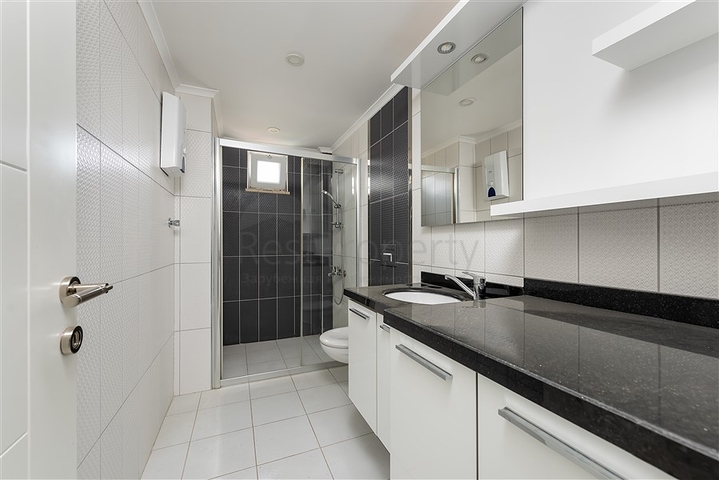 ضمن مجمع سكني عائلي - شقة غرفتين وصالة مفروشة - في افسلار / الانيا 