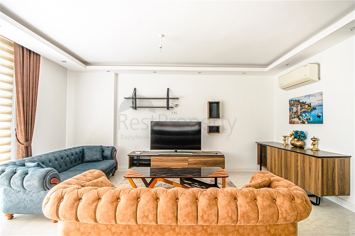 مجمع انيق على شارع بارباروس - غرفة وصالة -في محمودلار/ الانيا 