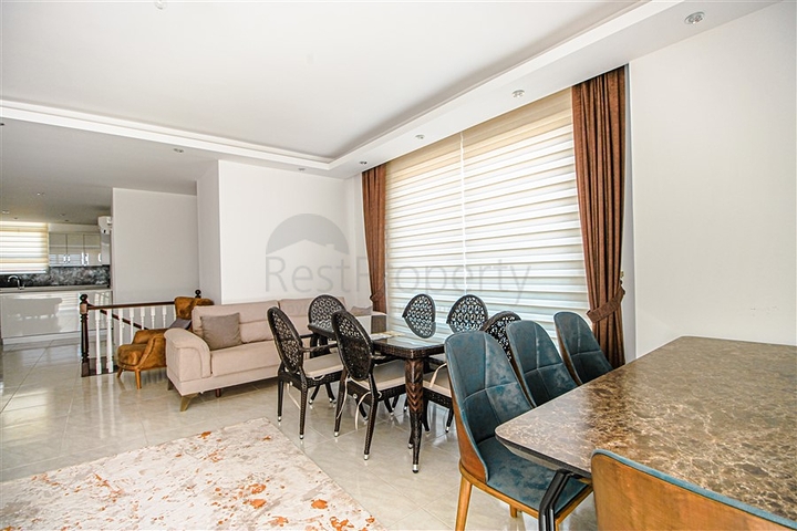 مجمع انيق على شارع بارباروس - غرفة وصالة -في محمودلار/ الانيا 