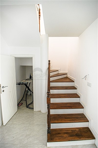 مجمع انيق على شارع بارباروس - غرفة وصالة -في محمودلار/ الانيا 