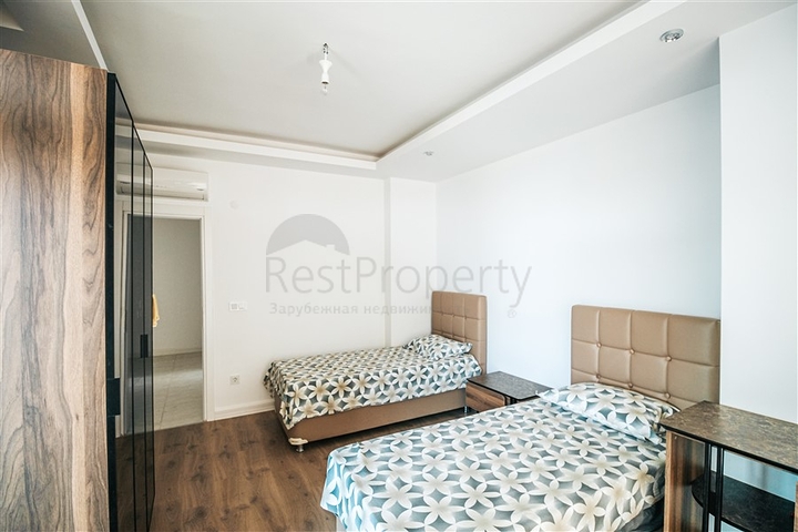 مجمع انيق على شارع بارباروس - غرفة وصالة -في محمودلار/ الانيا 