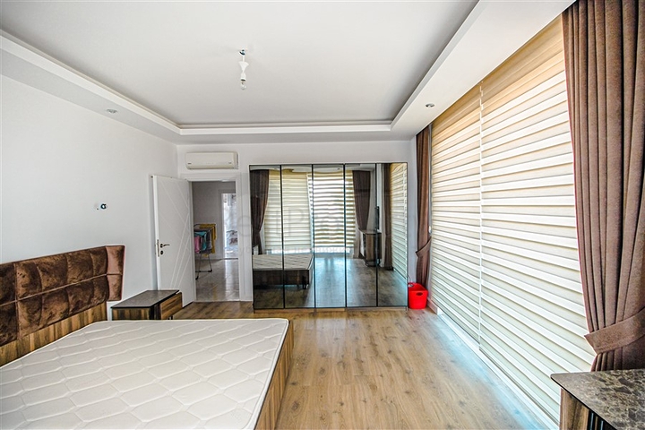 مجمع انيق على شارع بارباروس - غرفة وصالة -في محمودلار/ الانيا 